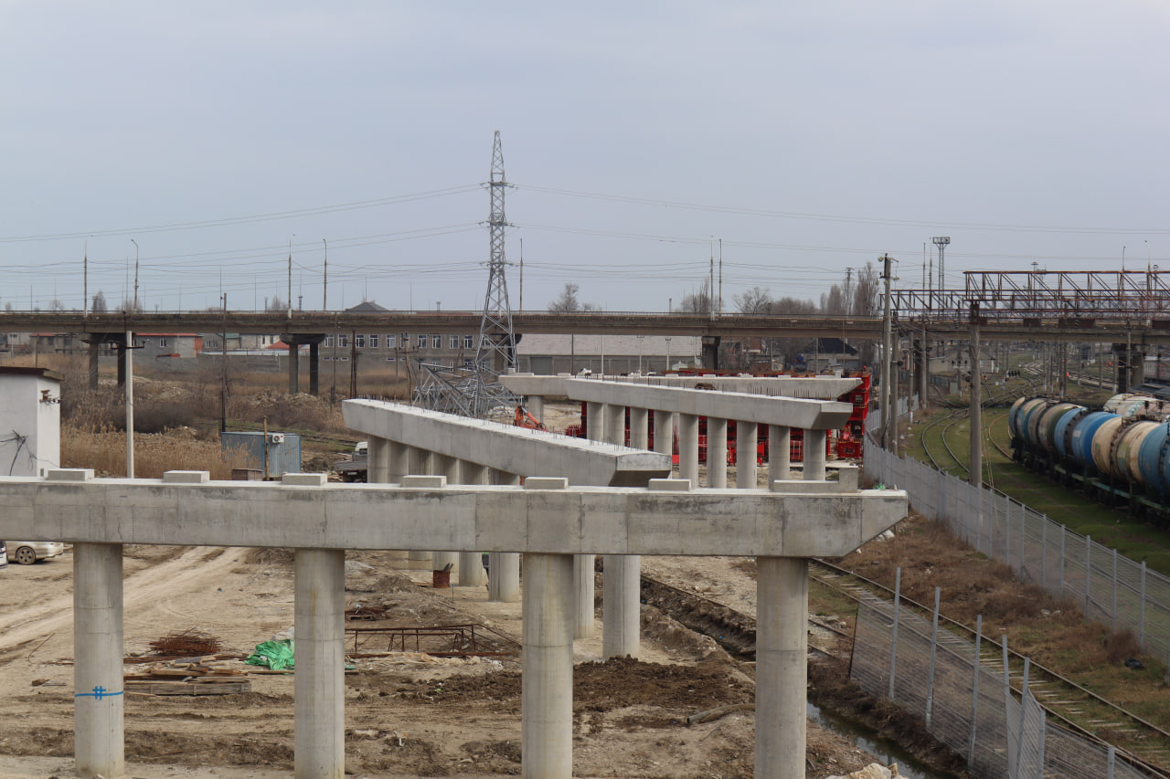 В Дагестане продолжается строительство подъездной дороги к Махачкалинскому порту по нацпроекту